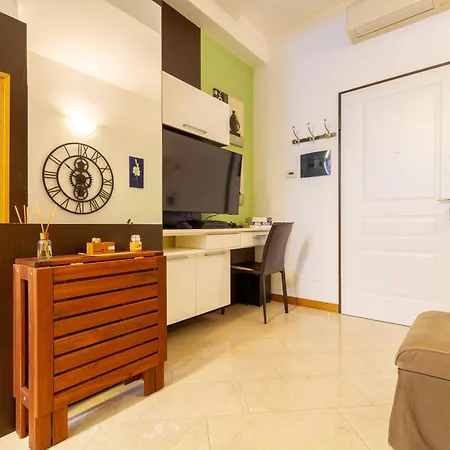 Modern And Cozy In Darsena Area Daire